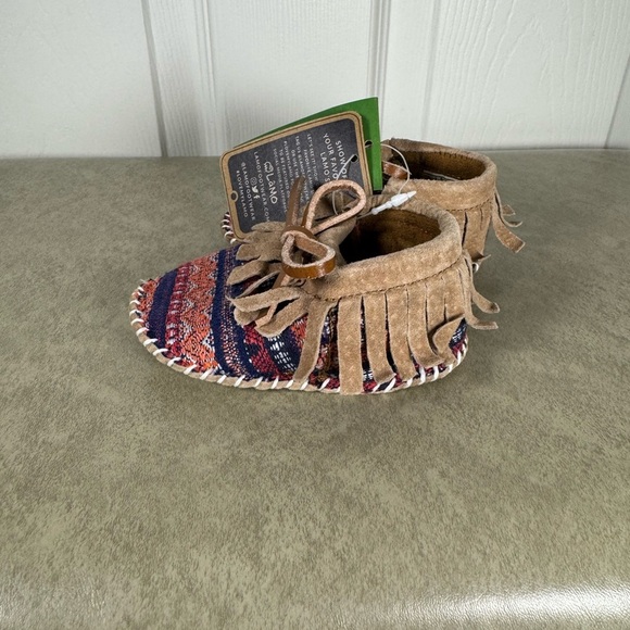 NWT Lamo Fringe Chestnut Multicolor Baby Suede Moccasin Size Small - Picture 3 of 6